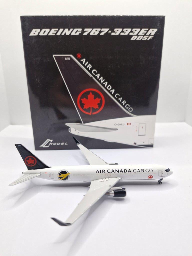 Panda Models 1:400 Air Canada Cargo C-GHLU Boeing 767-300WF - Image 2