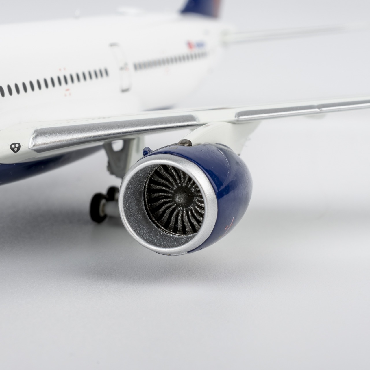 NG Models 1:400 Delta Airlines N502DN Airbus A350-900 - Image 10