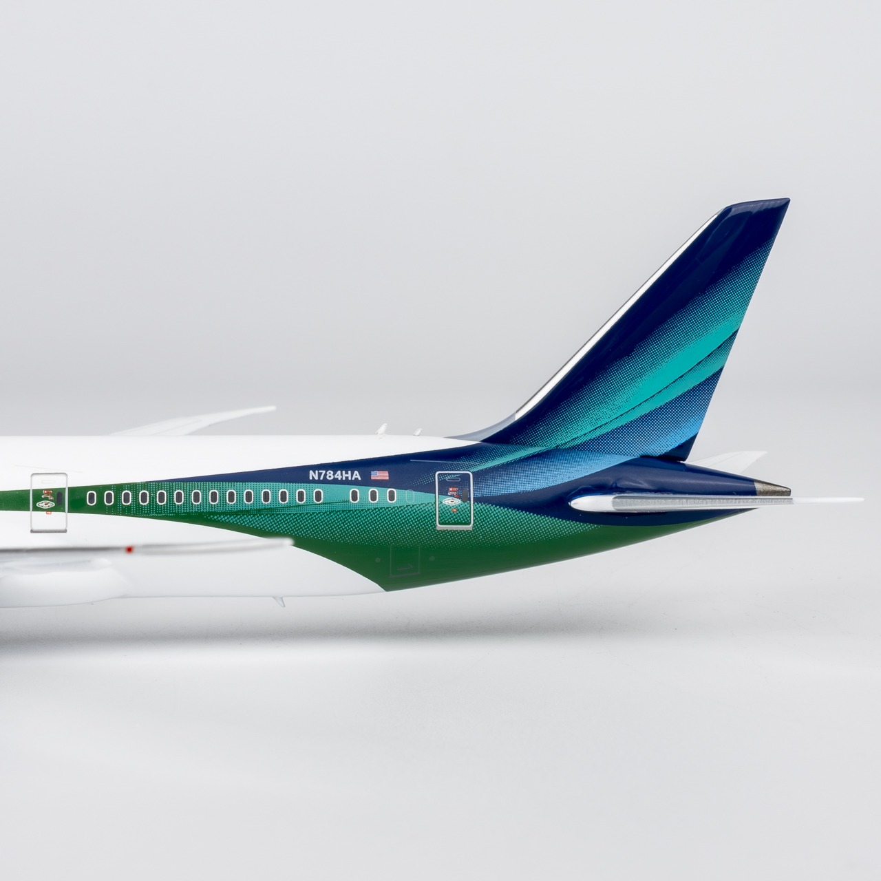 NG Models 1:400 Alaska Airlines N784HA Boeing 787-9 - Image 4