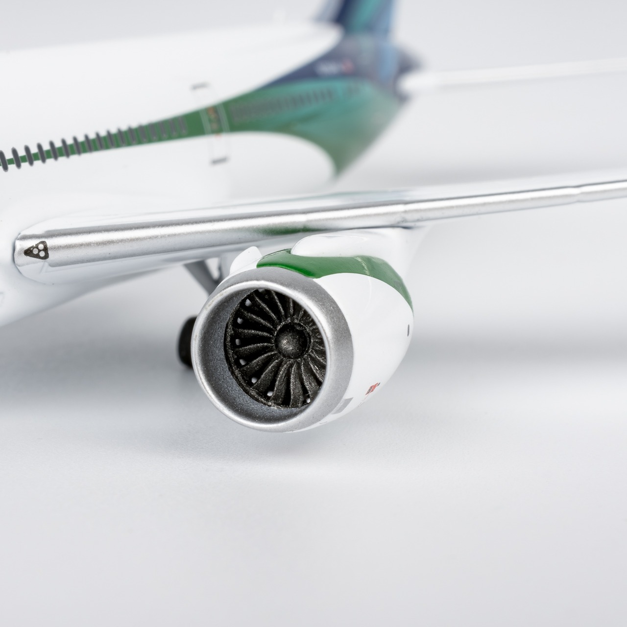 NG Models 1:400 Alaska Airlines N784HA Boeing 787-9 - Image 10