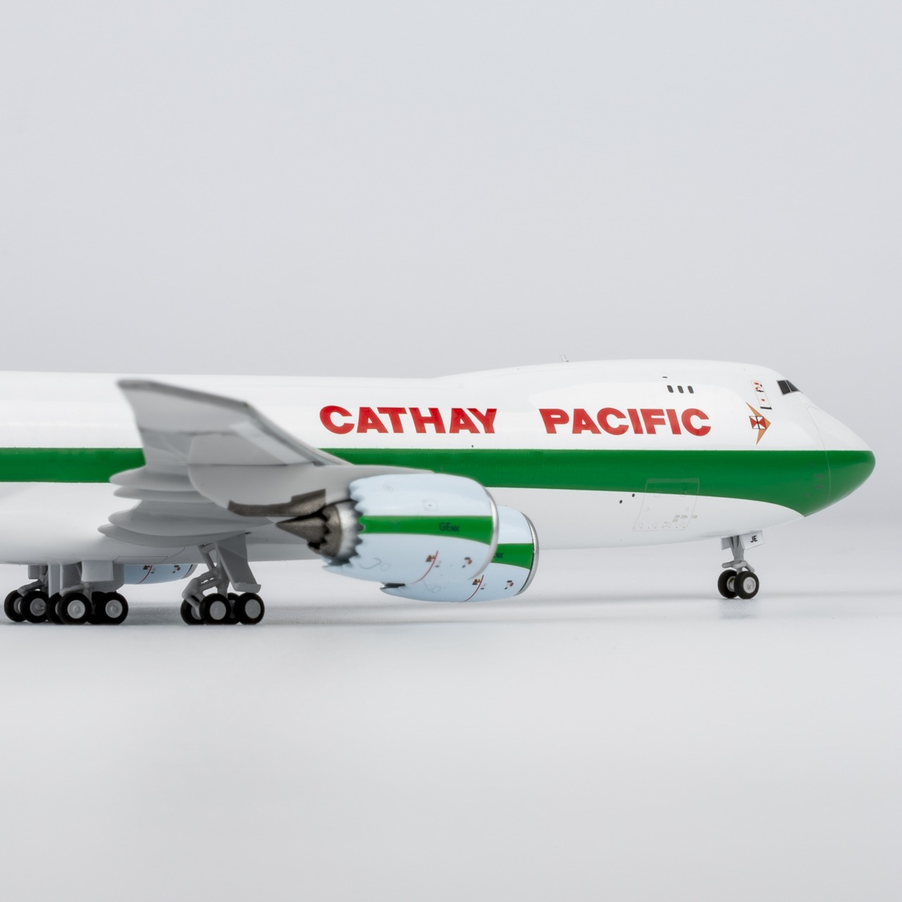NG Models 1:400 Cathay Pacific Cargo B-LJE Boeing 747-8F - Image 12