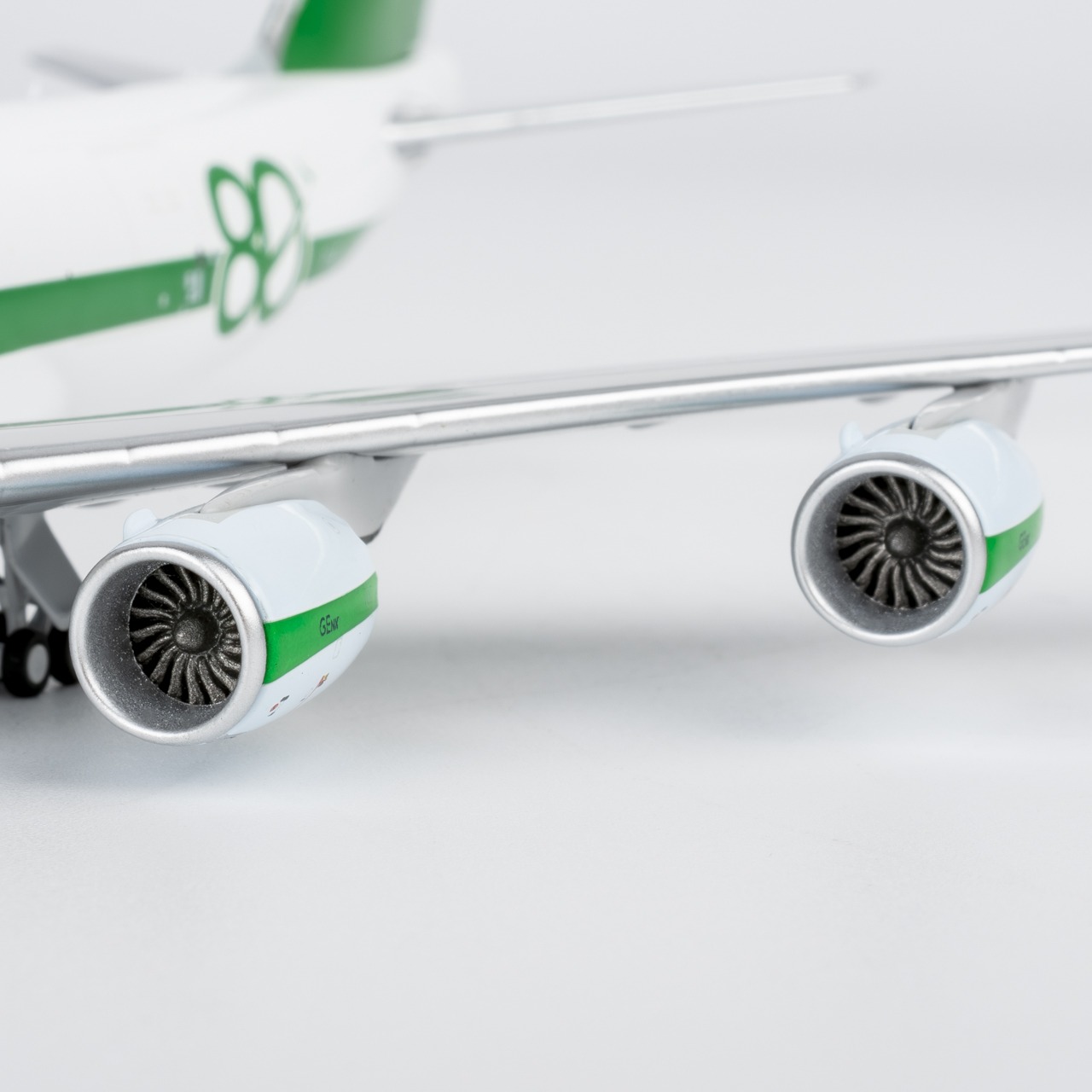 NG Models 1:400 Cathay Pacific Cargo B-LJE Boeing 747-8F - Image 14
