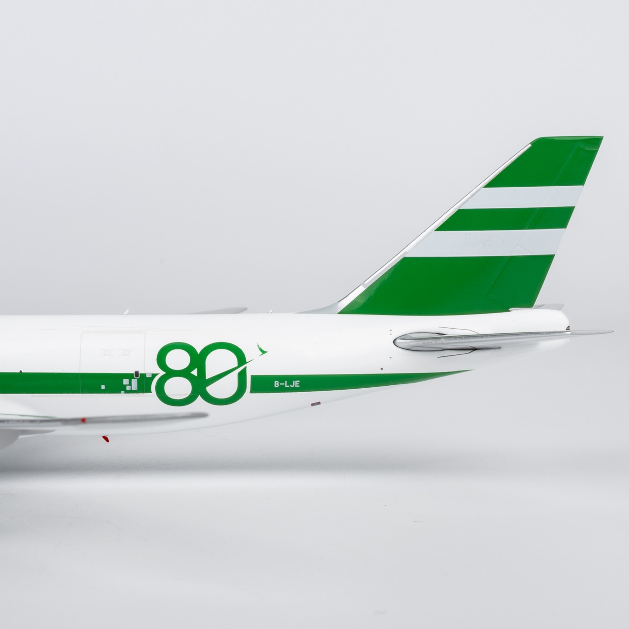 NG Models 1:400 Cathay Pacific Cargo B-LJE Boeing 747-8F - Image 4