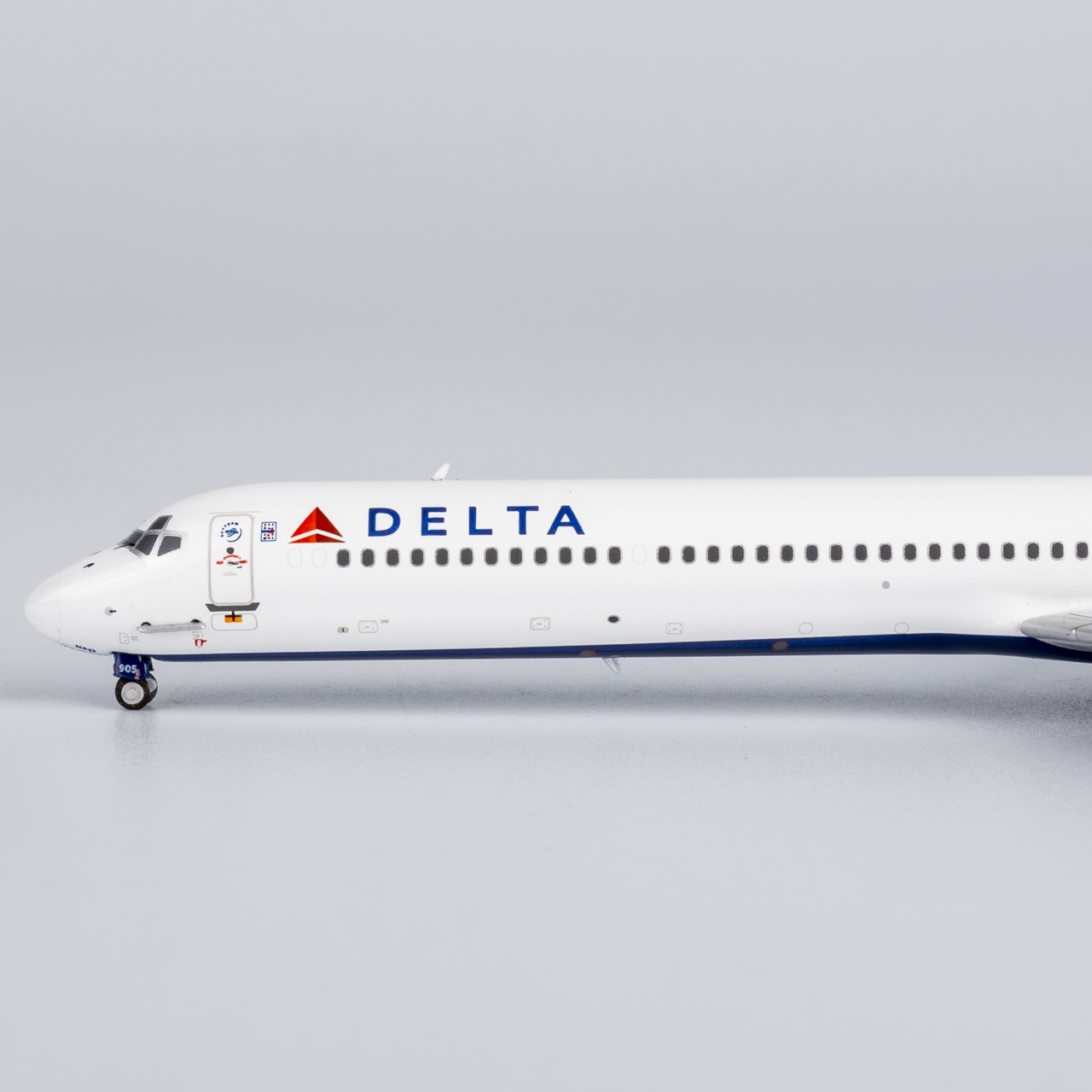 NG Models 1:400 Delta Airlines N905DL McDonnell Douglas MD-88 - Image 3
