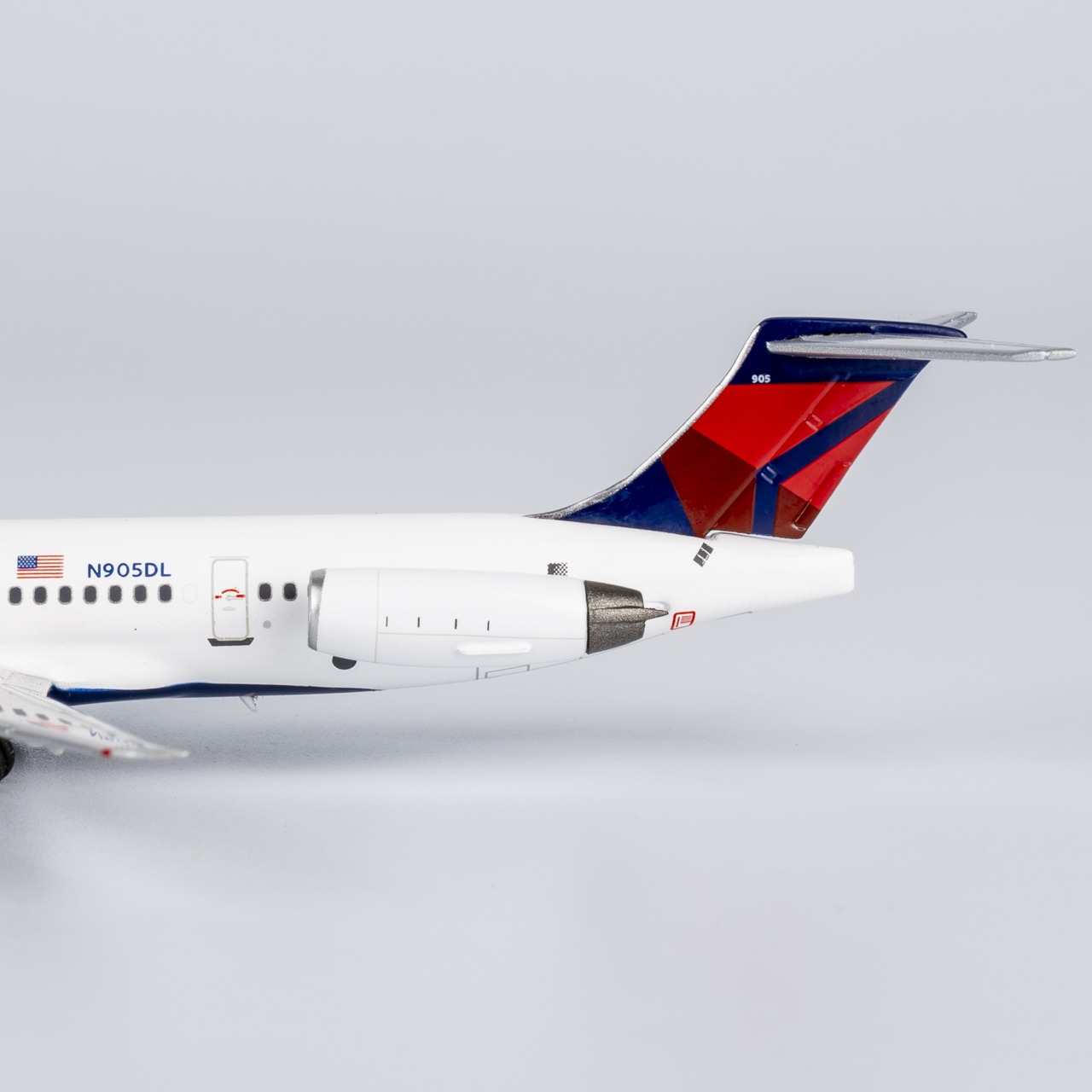NG Models 1:400 Delta Airlines N905DL McDonnell Douglas MD-88 - Image 4