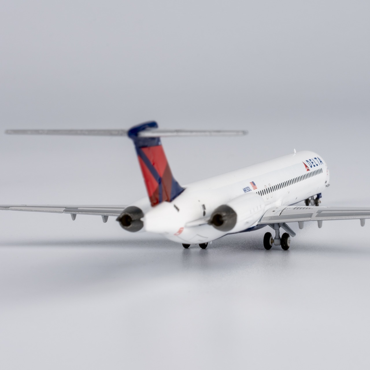 NG Models 1:400 Delta Airlines N905DL McDonnell Douglas MD-88 - Image 7