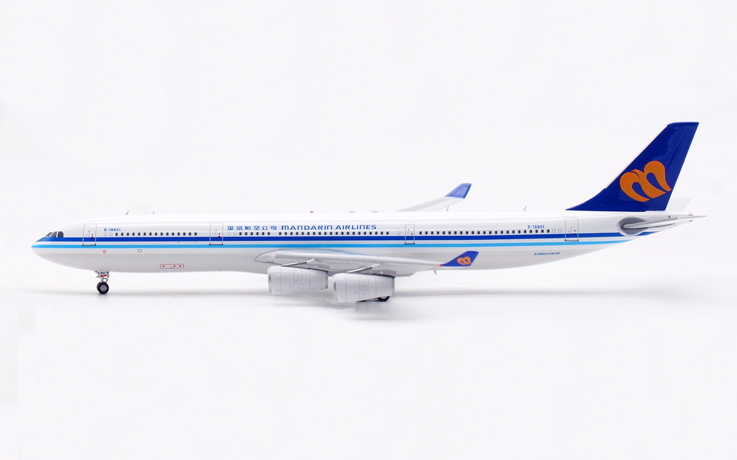 Aviation 400 1:400 Mandarin Airlines B-18851 Airbus A340-300 - Image 9