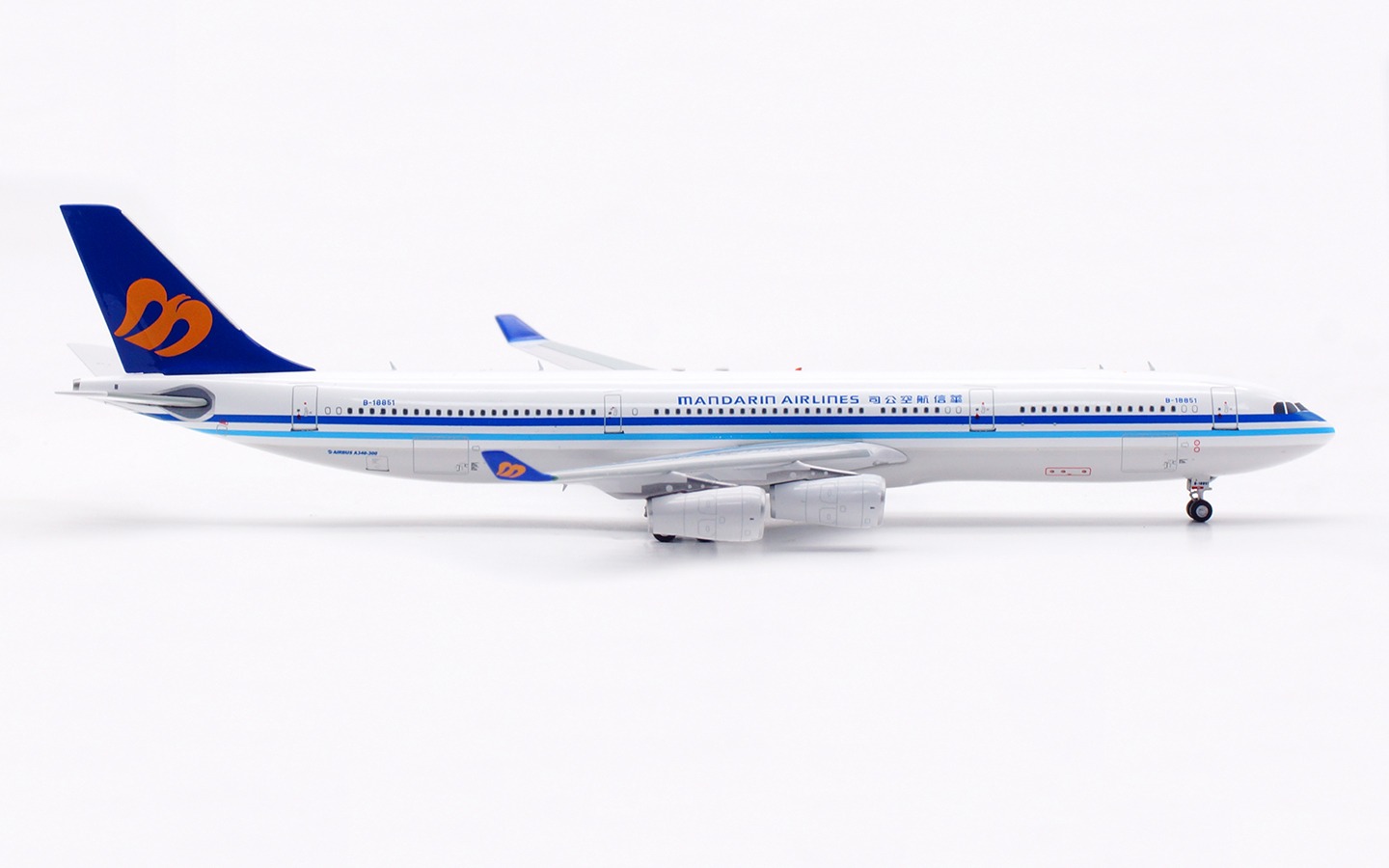 Aviation 400 1:400 Mandarin Airlines B-18851 Airbus A340-300 - Image 10