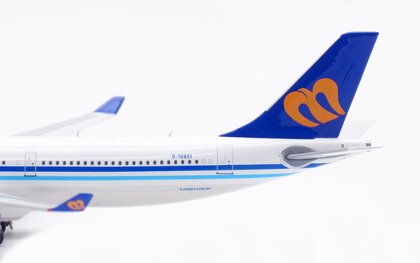 Aviation 400 1:400 Mandarin Airlines B-18851 Airbus A340-300 - Image 12