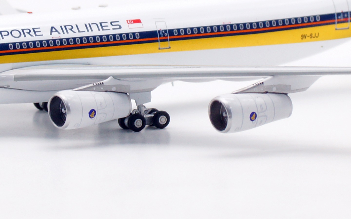 Aviation 400 1:400 Singapore Airlines 9V-SJJ Airbus A340-300 - Image 13