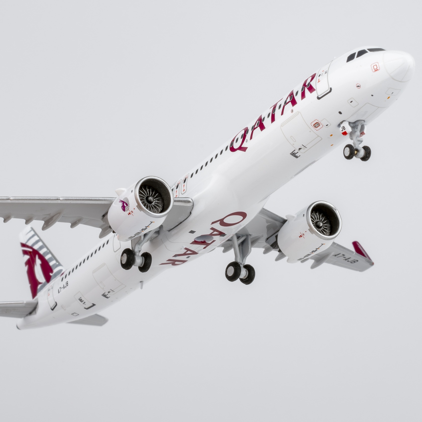 NG Models 1:400 Qatar Airways A7-AJB Airbus A321-Neo - Image 7