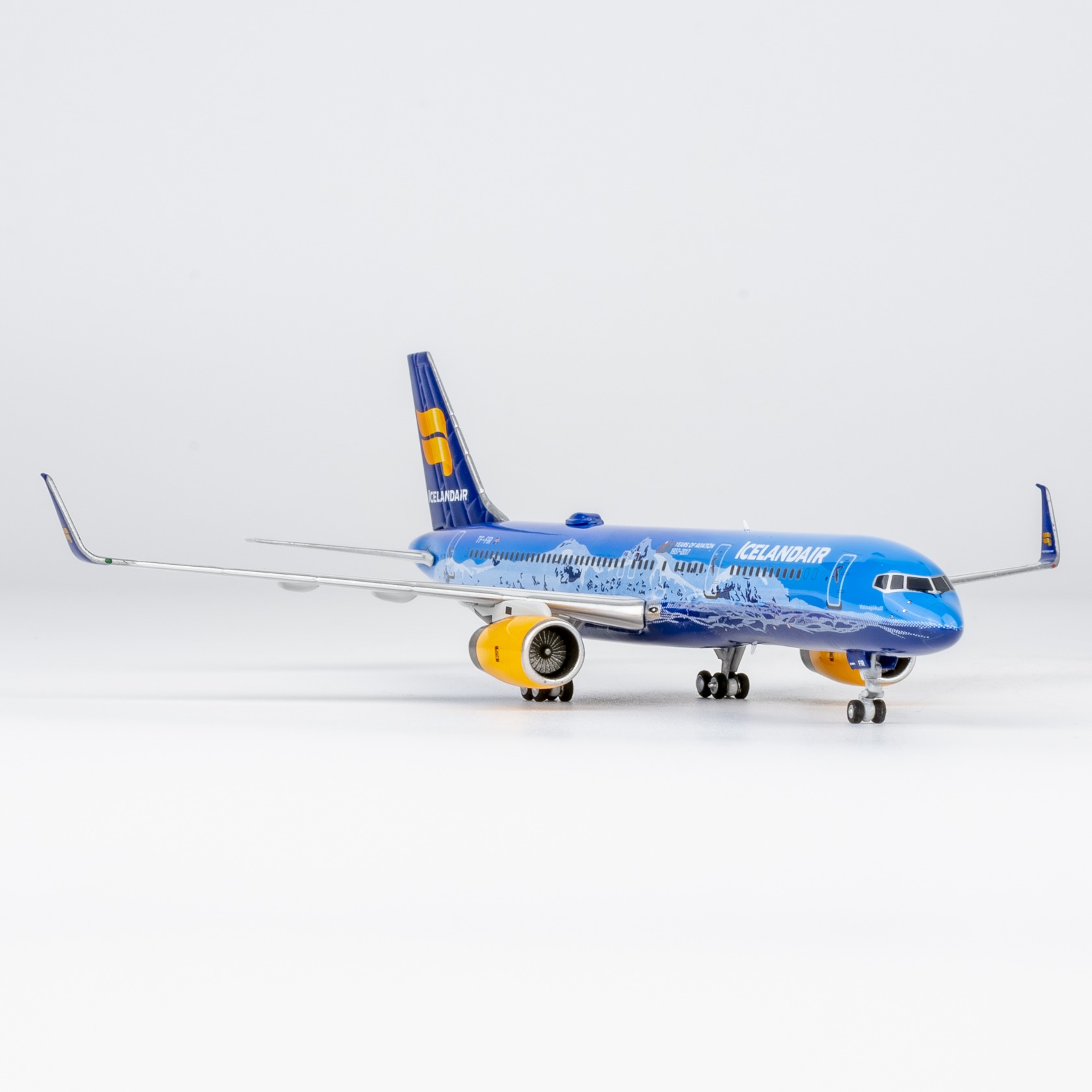 NG Models 1:400 Icelandair TF-FIR Boeing 757-200W - Bedfordshire