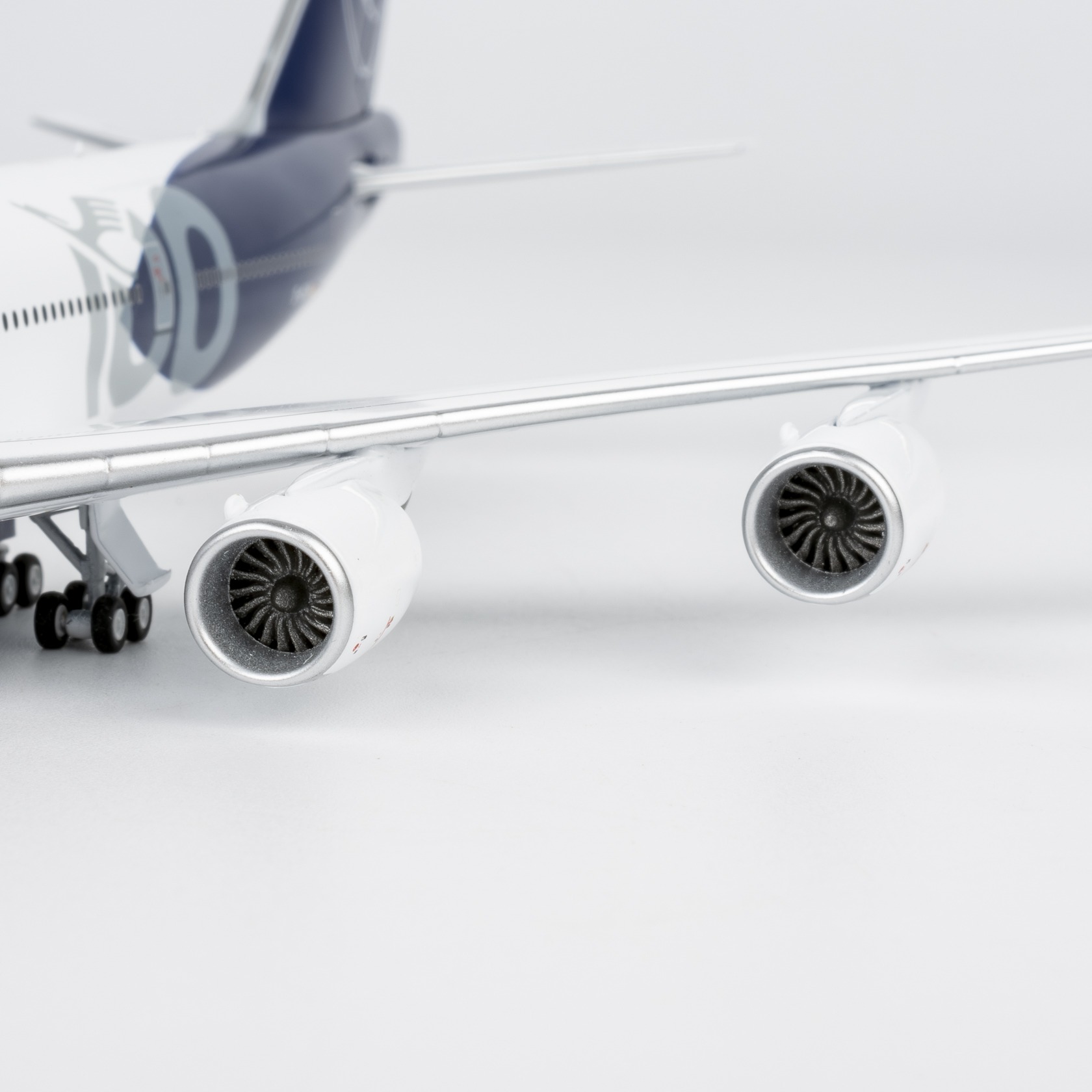 NG Models 1:400 Lufthansa D-ABYN Boeing 747-8 - Image 12