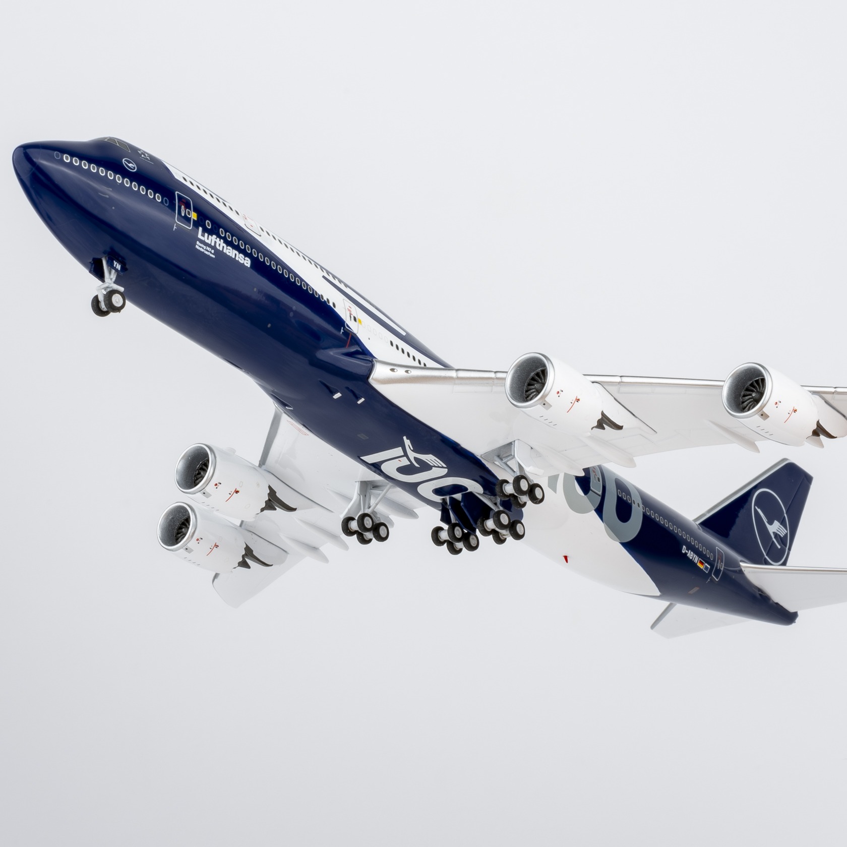 NG Models 1:400 Lufthansa D-ABYN Boeing 747-8 - Image 13