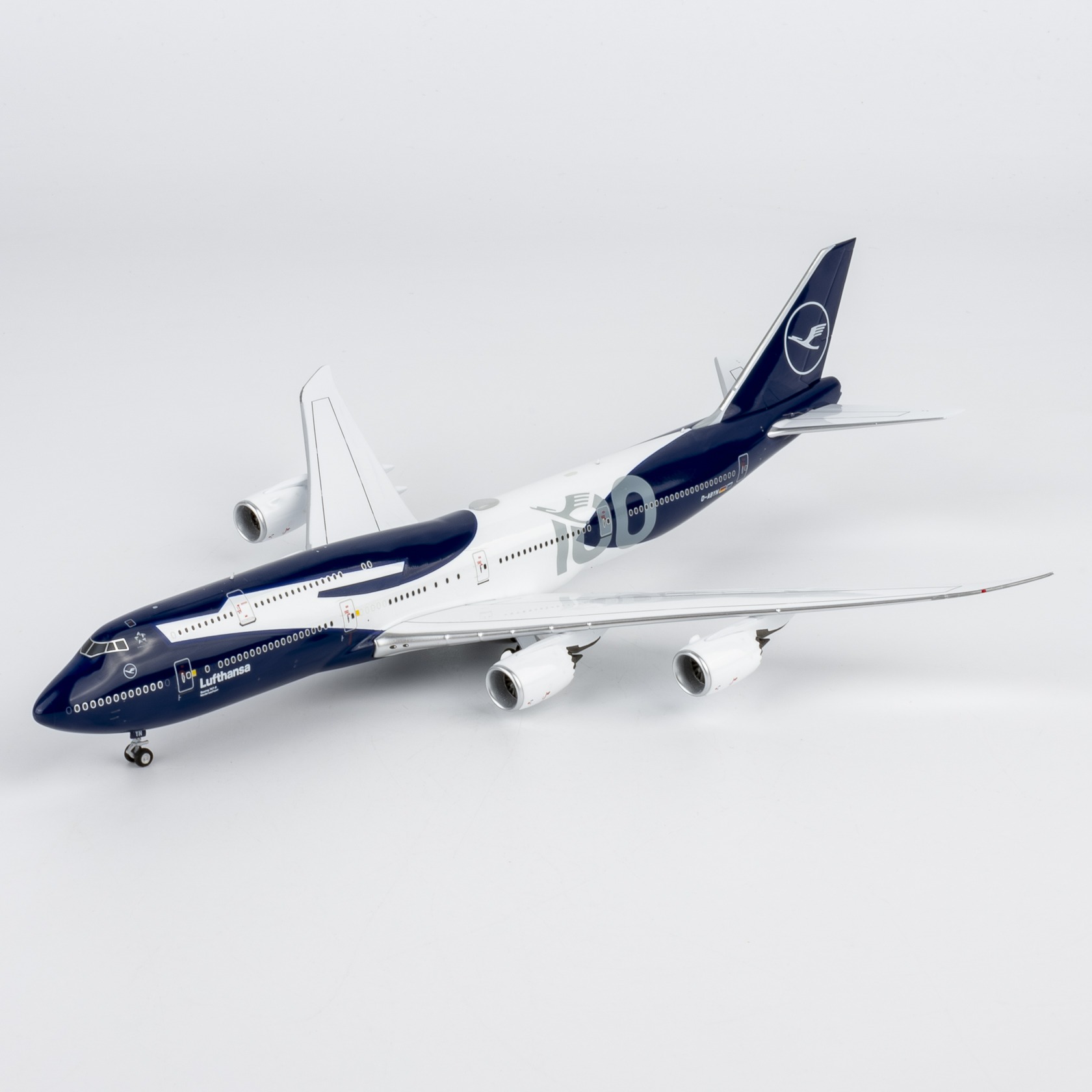 NG Models 1:400 Lufthansa D-ABYN Boeing 747-8 - Image 5