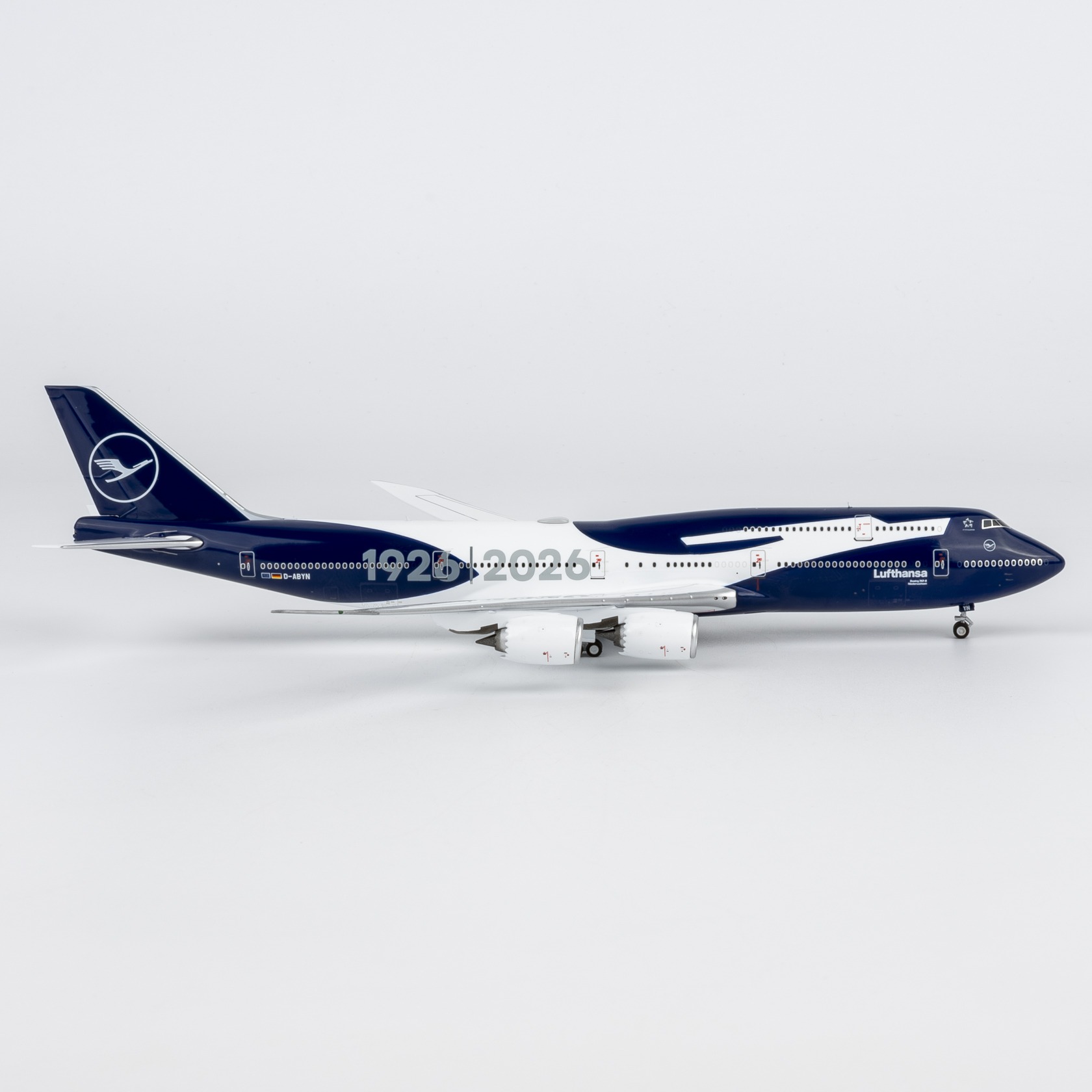 NG Models 1:400 Lufthansa D-ABYN Boeing 747-8 - Image 6
