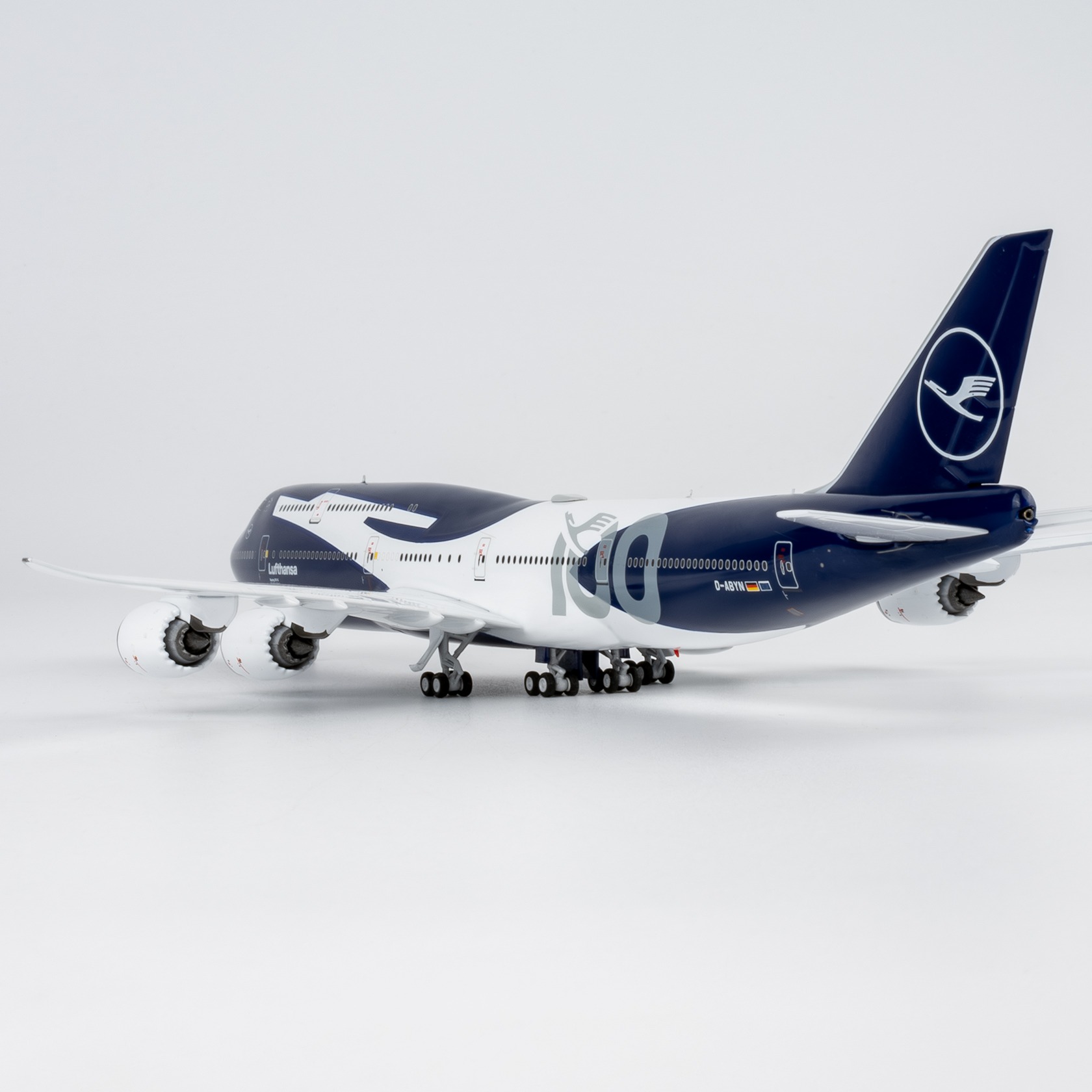 NG Models 1:400 Lufthansa D-ABYN Boeing 747-8 - Image 10