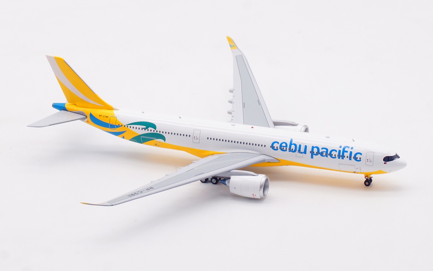 Aviation 400 1:400 Cebu Pacific RP-C3911 Airbus A330-900 - Image 3