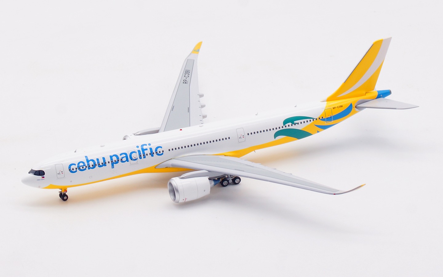 Aviation 400 1:400 Cebu Pacific RP-C3911 Airbus A330-900 - Image 4