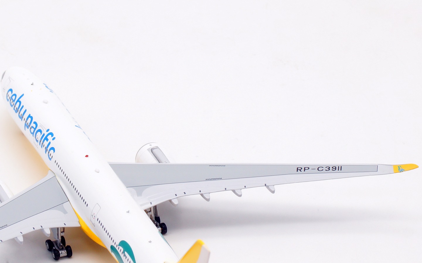 Aviation 400 1:400 Cebu Pacific RP-C3911 Airbus A330-900 - Image 5
