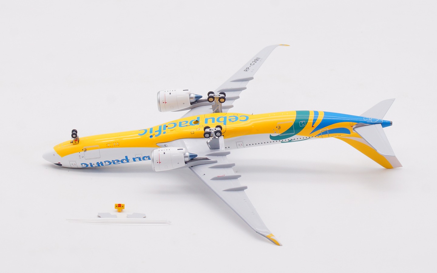 Aviation 400 1:400 Cebu Pacific RP-C3911 Airbus A330-900 - Image 6