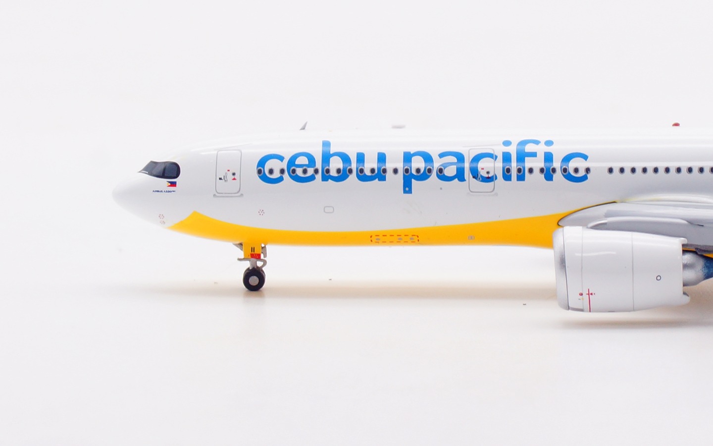 Aviation 400 1:400 Cebu Pacific RP-C3911 Airbus A330-900 - Image 10