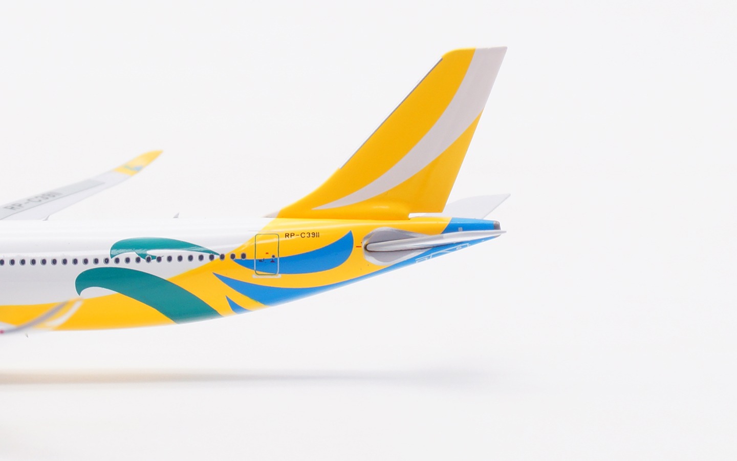 Aviation 400 1:400 Cebu Pacific RP-C3911 Airbus A330-900 - Image 11