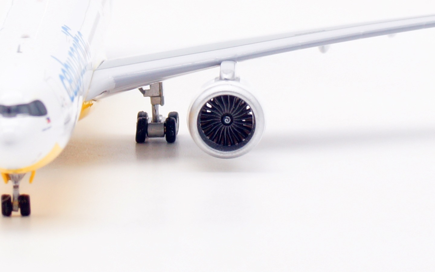 Aviation 400 1:400 Cebu Pacific RP-C3911 Airbus A330-900 - Image 13