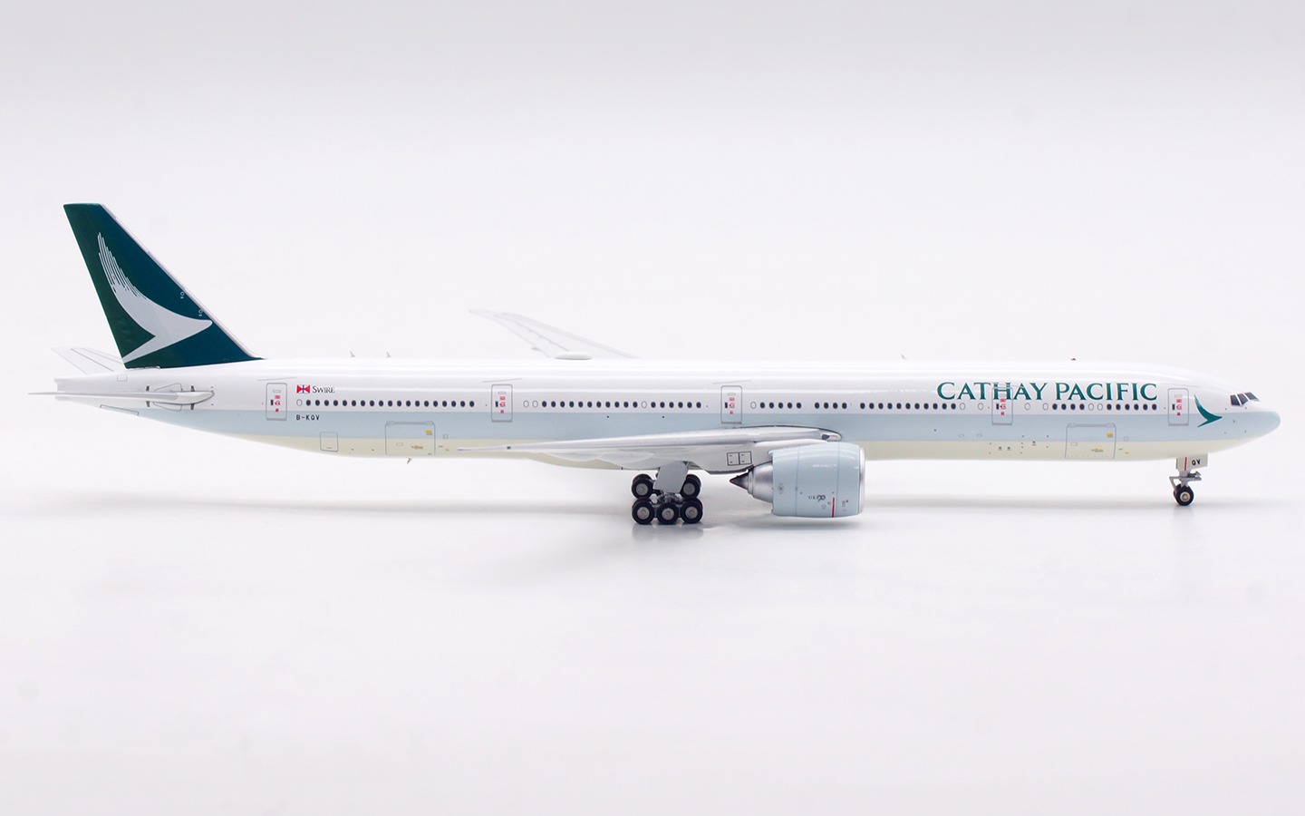 Aviation 400 1:400 Cathay Pacific Airways B-KQV Boeing 777-300 - Image 11