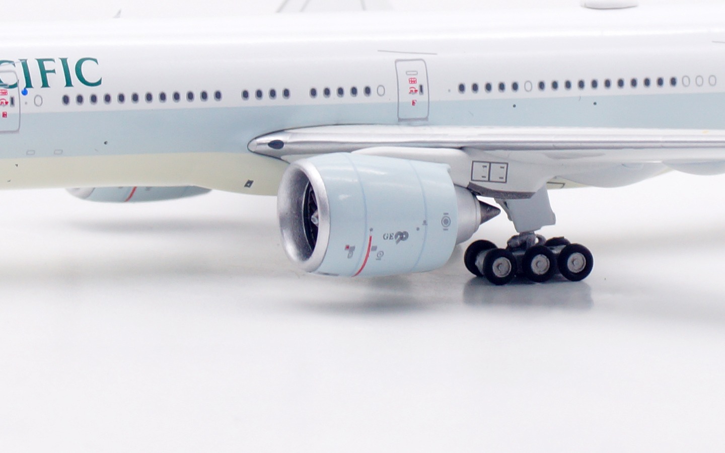 Aviation 400 1:400 Cathay Pacific Airways B-KQV Boeing 777-300 - Image 14