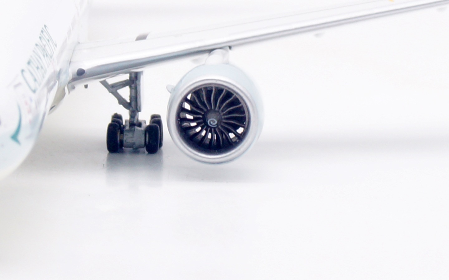 Aviation 400 1:400 Cathay Pacific Airways B-KQV Boeing 777-300 - Image 15