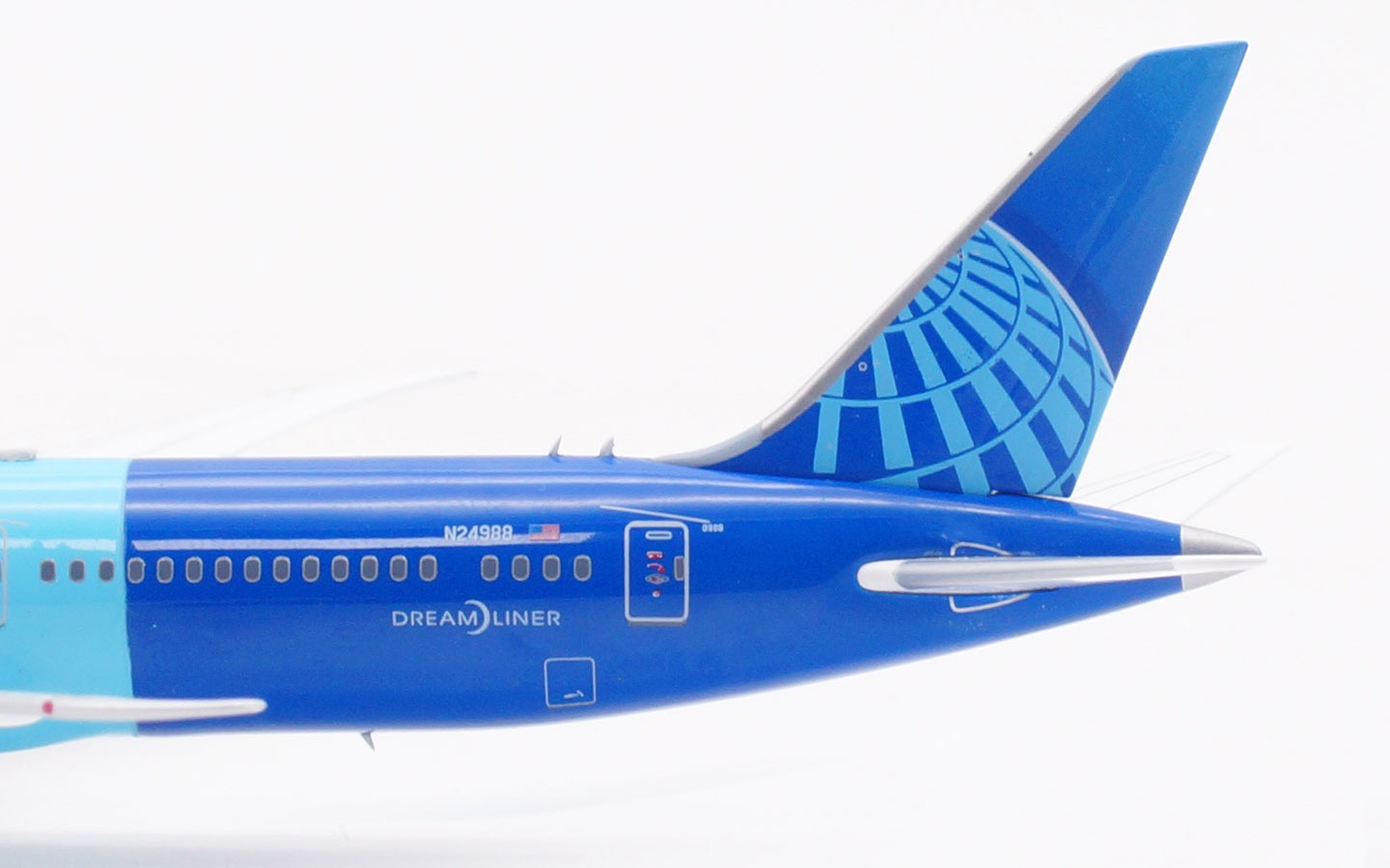 Aviation 400 1:400 United Airlines N24988 Boeing 787-9 - Image 11