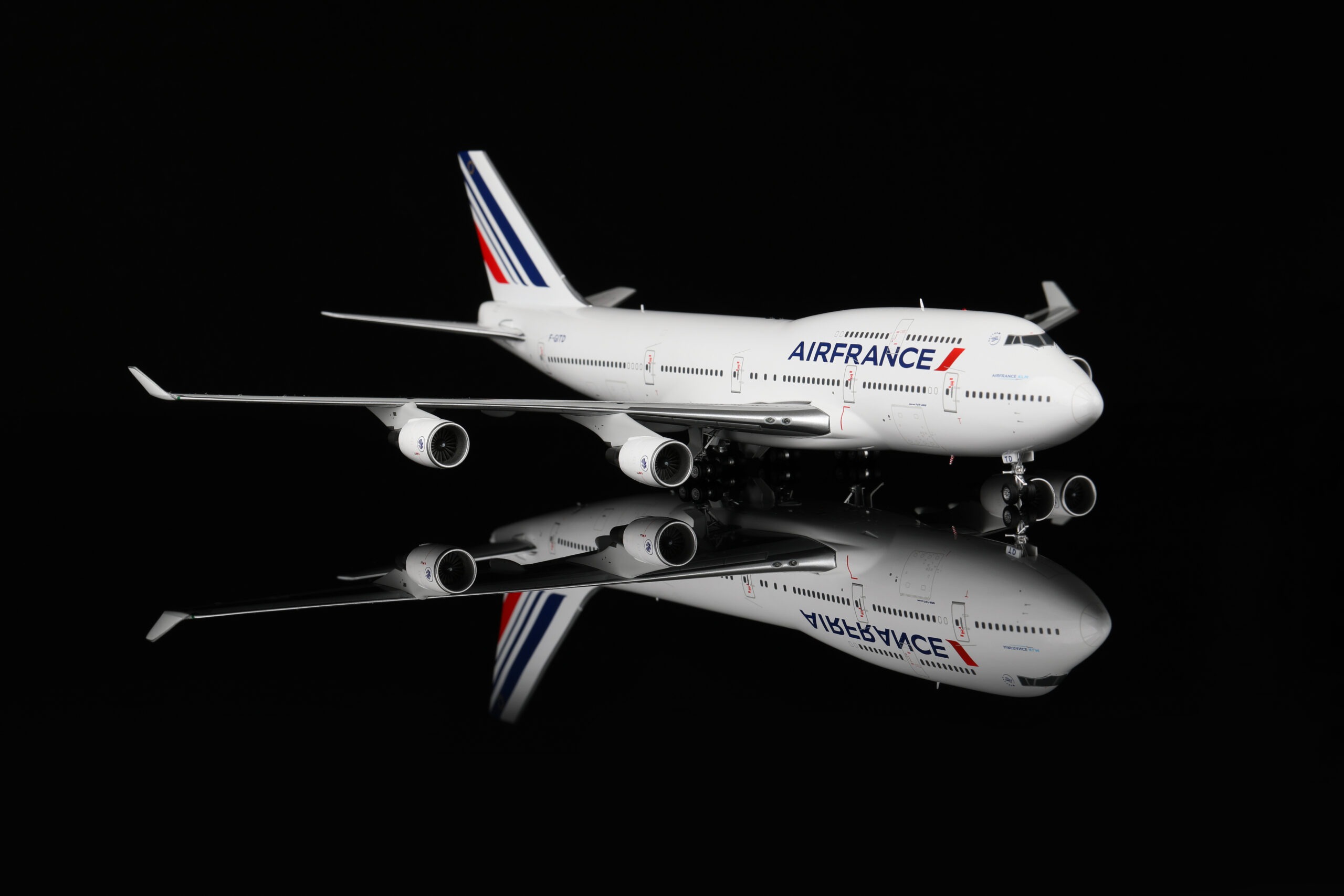 SQ Wings 1:200 Air France F-GITD Boeing 747-400 - Bedfordshire