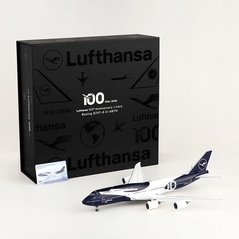 SQ Wings 1:200 Lufthansa D-ABYN Boeing 747-8 - Bedfordshire