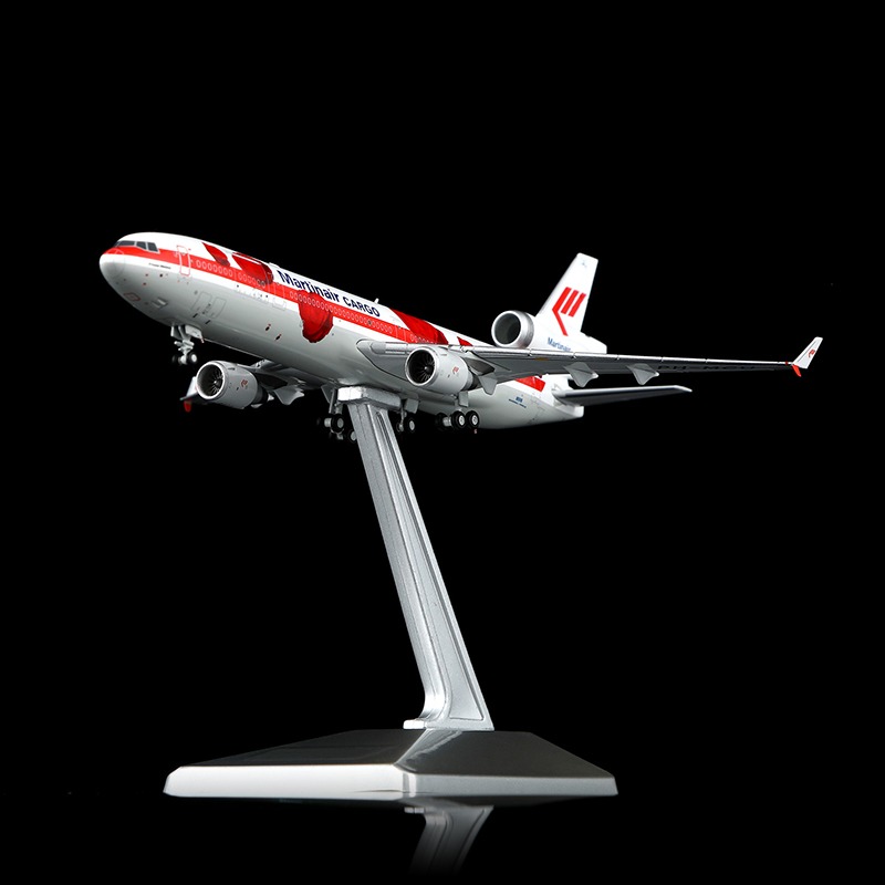 YY Wings 1:400 Martinair Cargo PH-MCU McDonnell Douglas MD-11F - Image 2