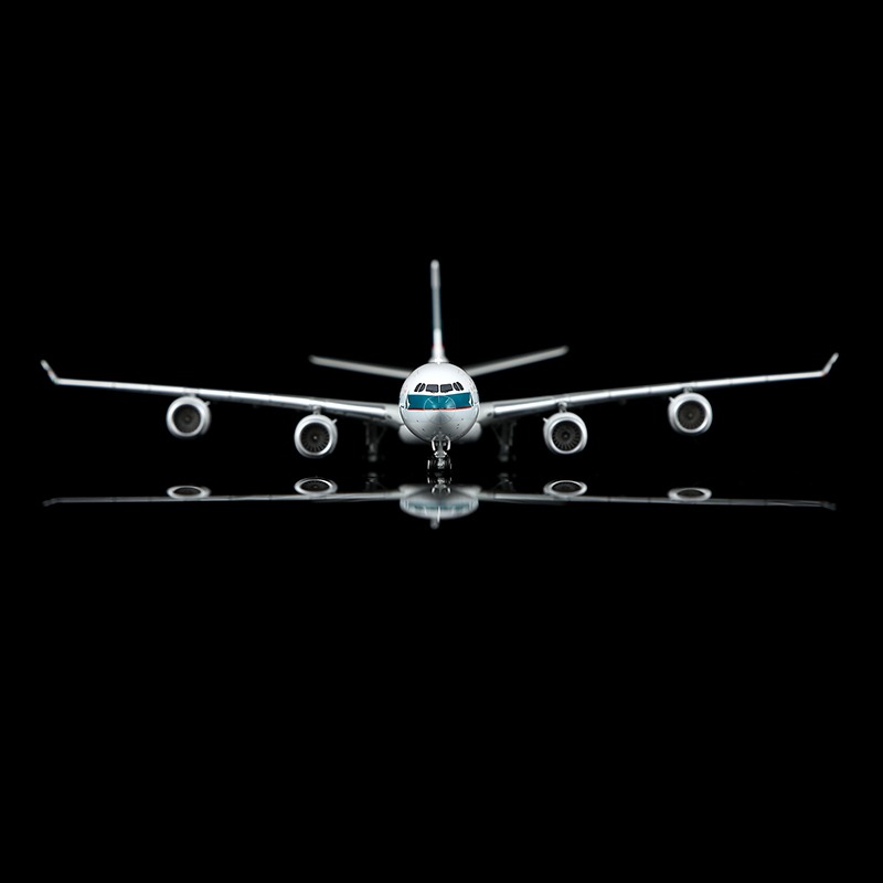 YY Wings 1:400 Cathay Pacific Airways B-HQB Airbus A340-600 - Image 4