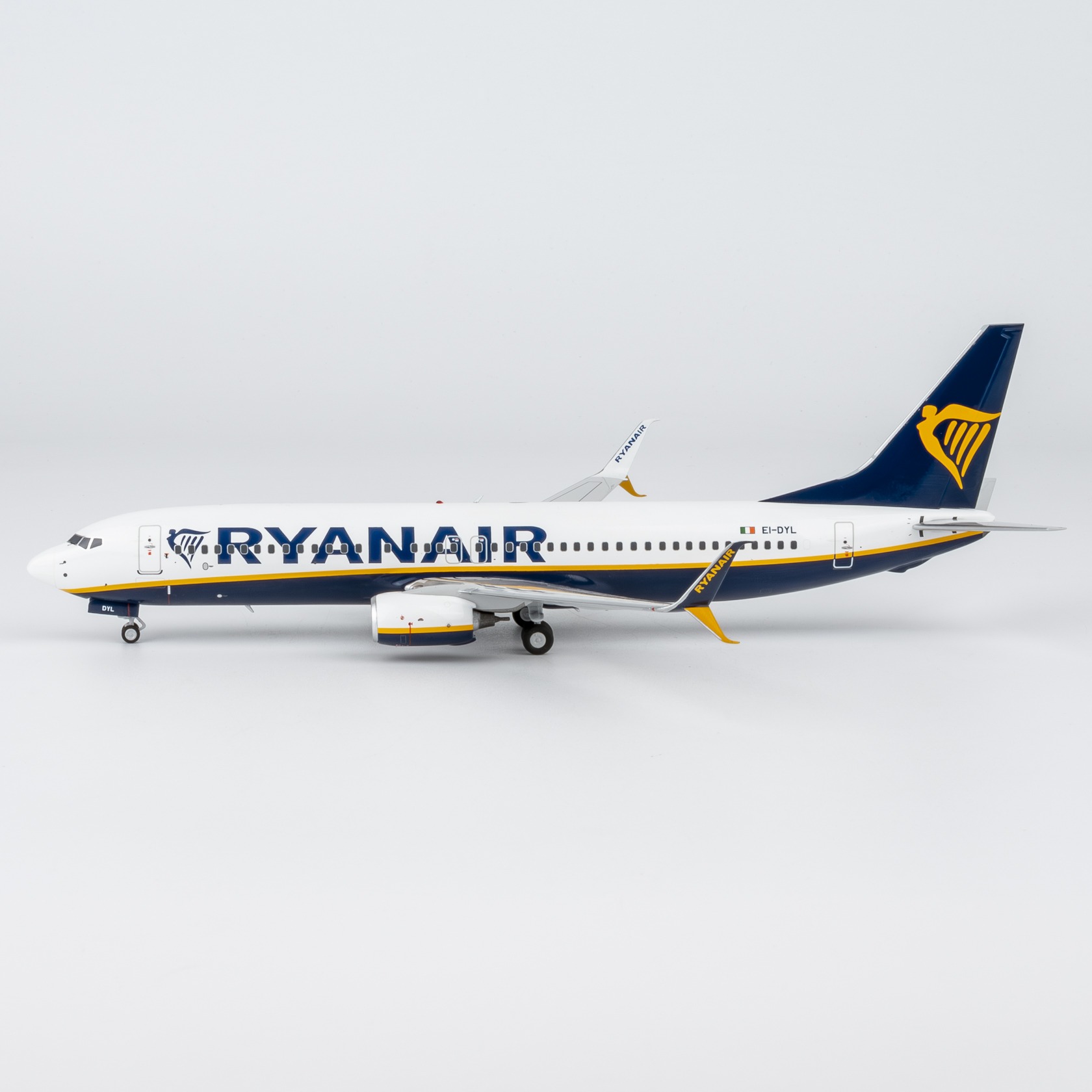 NG Models 1:200 Ryanair EI-DYL Boeing 737-800 SW - Image 2