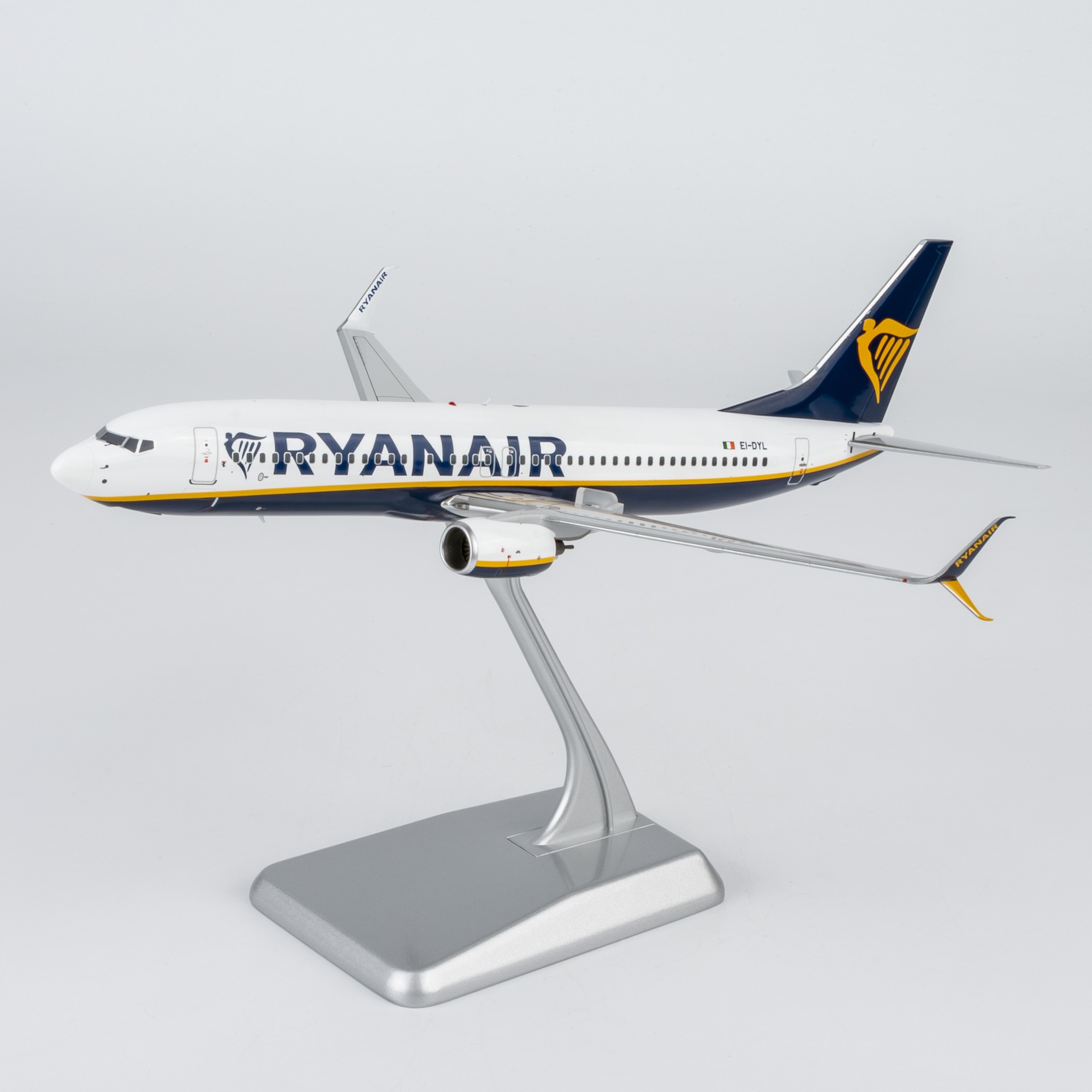 NG Models 1:200 Ryanair EI-DYL Boeing 737-800 SW - Image 12