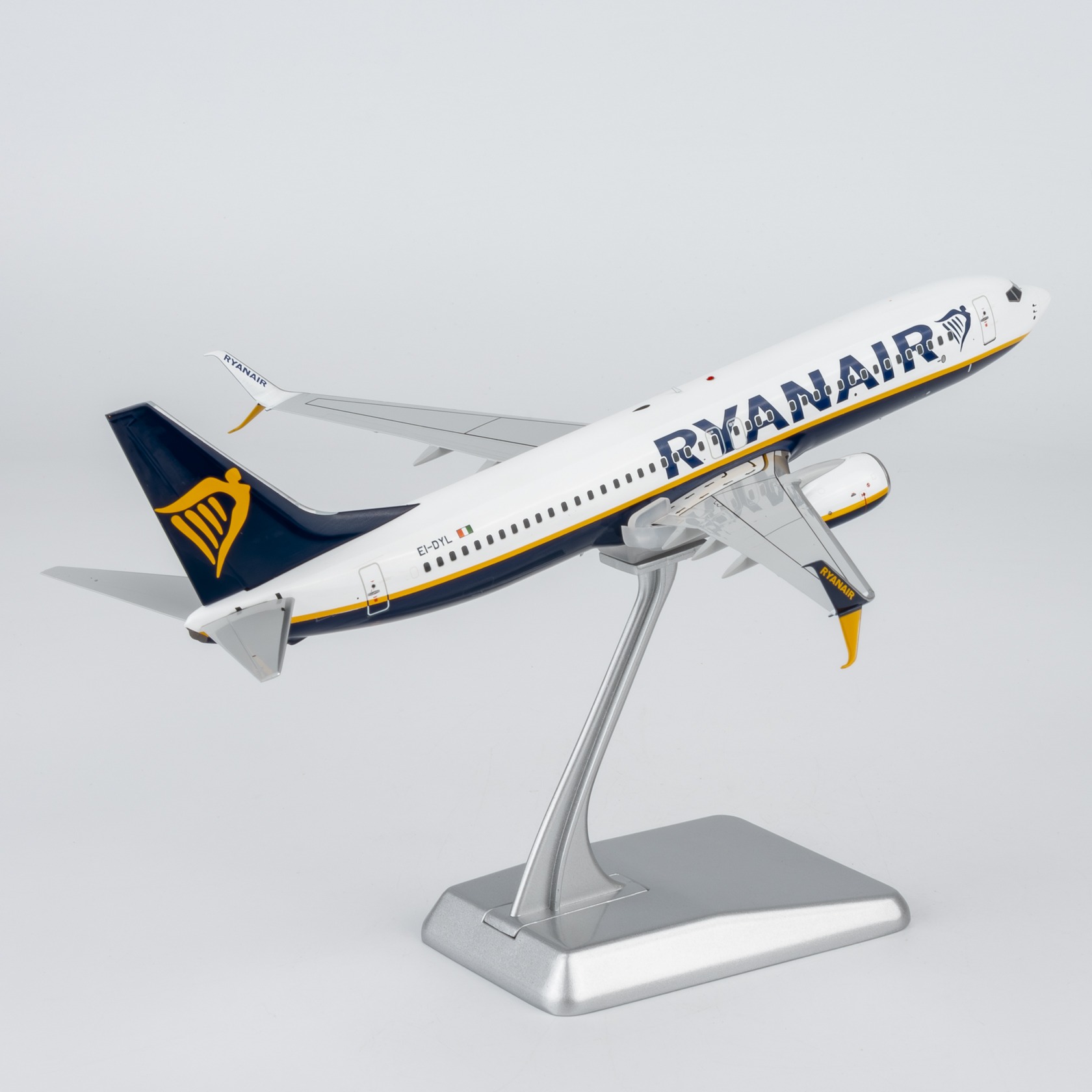 NG Models 1:200 Ryanair EI-DYL Boeing 737-800 SW - Image 13