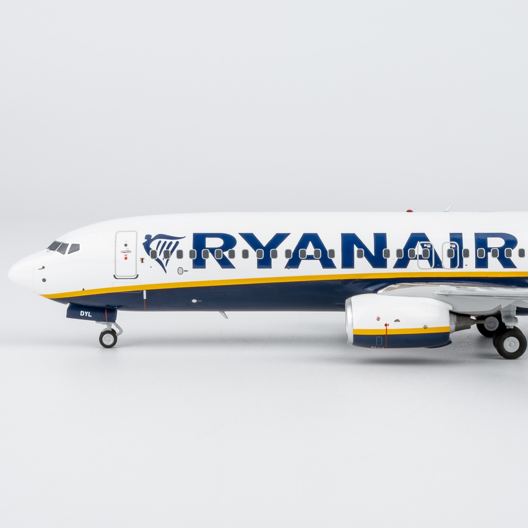 NG Models 1:200 Ryanair EI-DYL Boeing 737-800 SW - Image 3