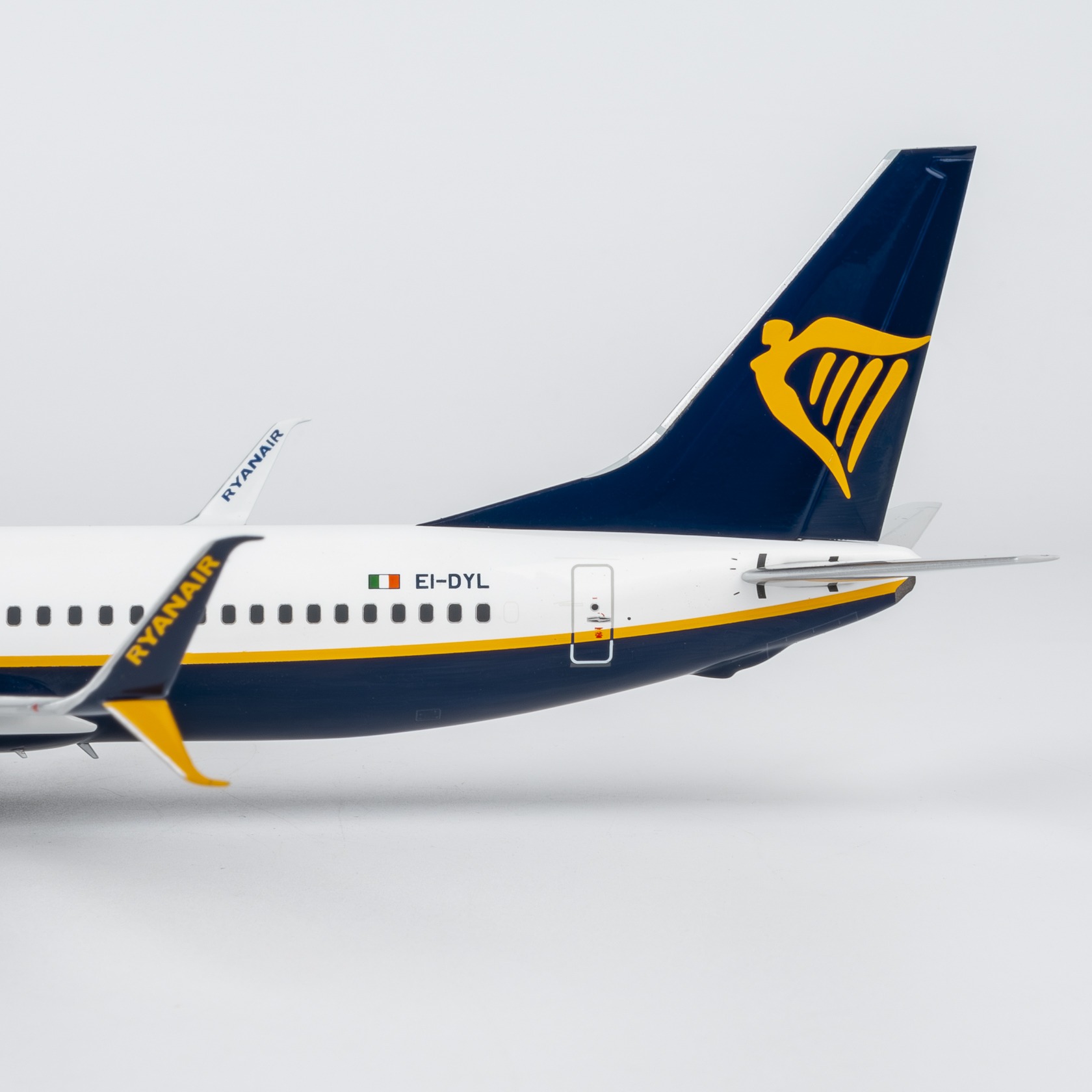 NG Models 1:200 Ryanair EI-DYL Boeing 737-800 SW - Image 4