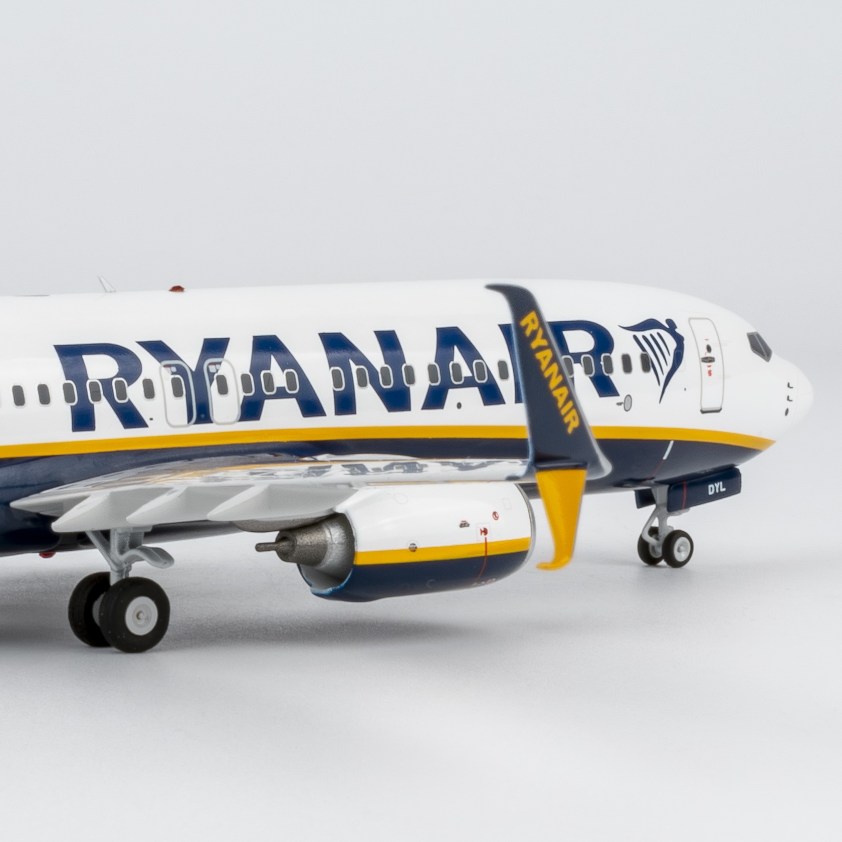 NG Models 1:200 Ryanair EI-DYL Boeing 737-800 SW - Image 8