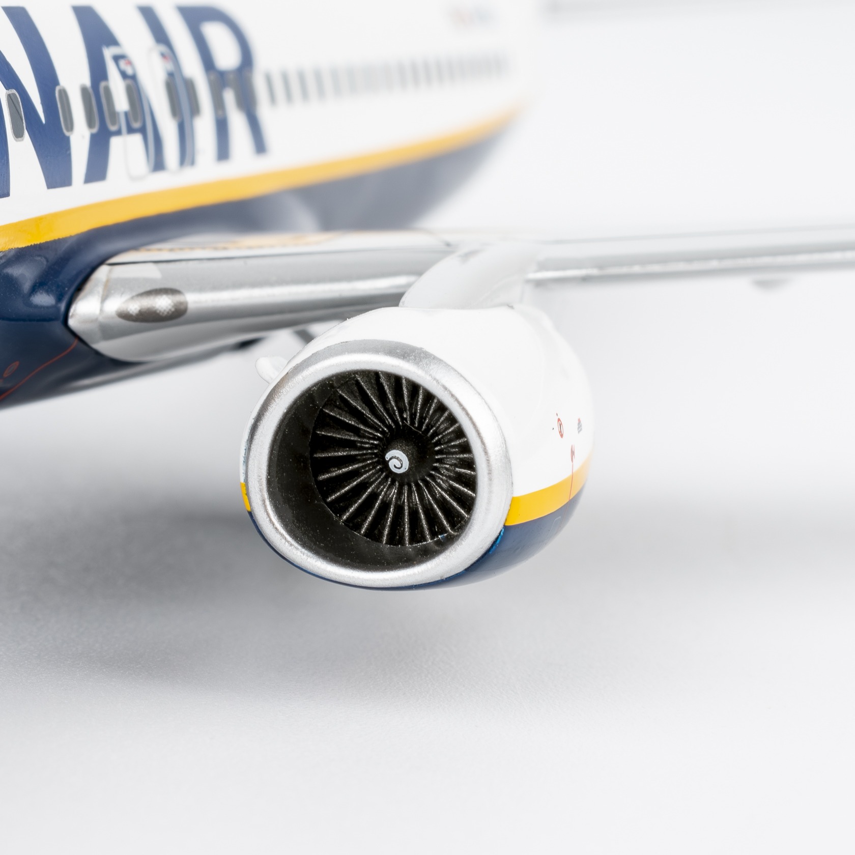 NG Models 1:200 Ryanair EI-DYL Boeing 737-800 SW - Image 10