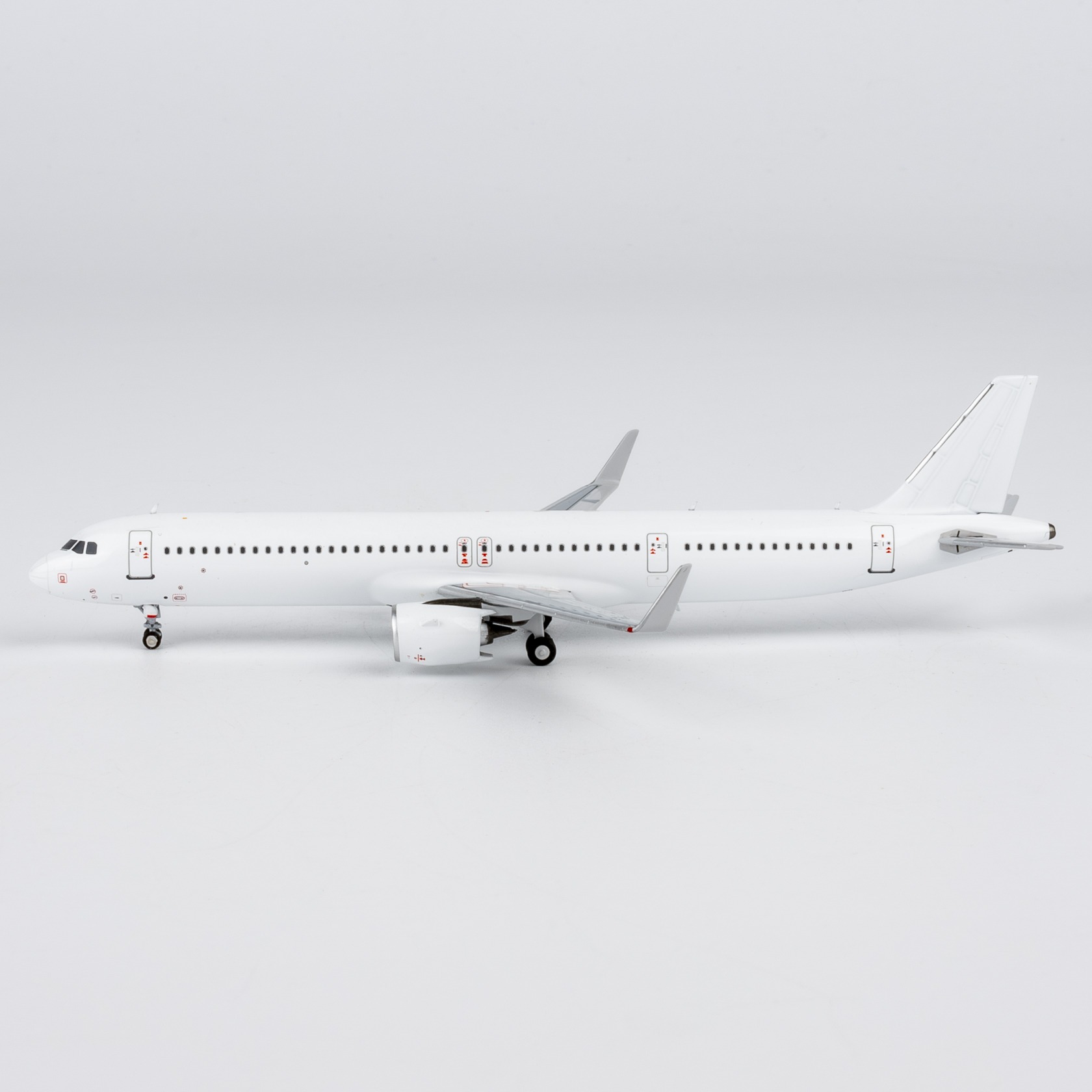 NG Models 1:400 Blank Model (no registration) Airbus A321-Neo (CFM) - Image 2