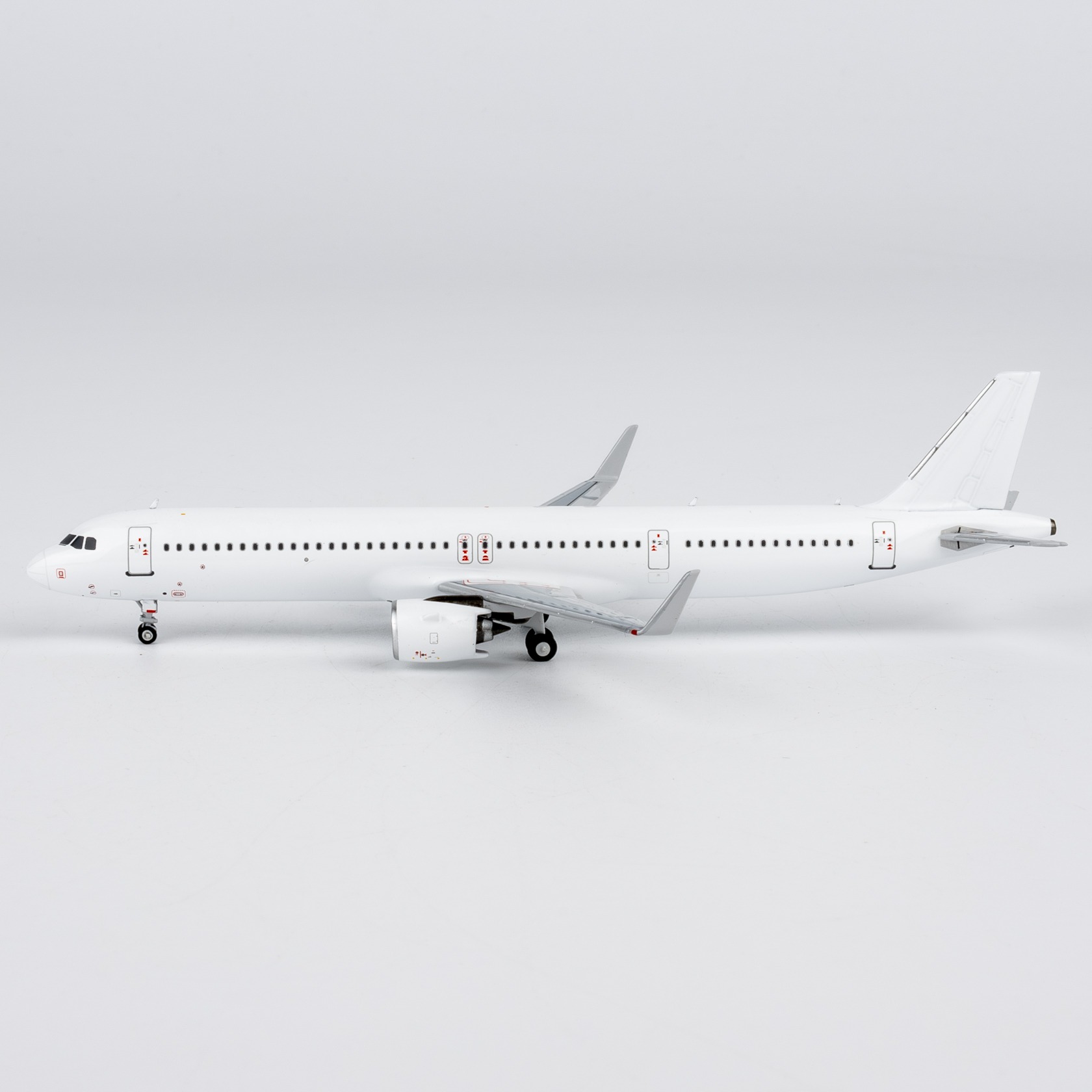 NG Models 1:400 Blank Model (no registration) Airbus A321-Neo (PW) - Image 4