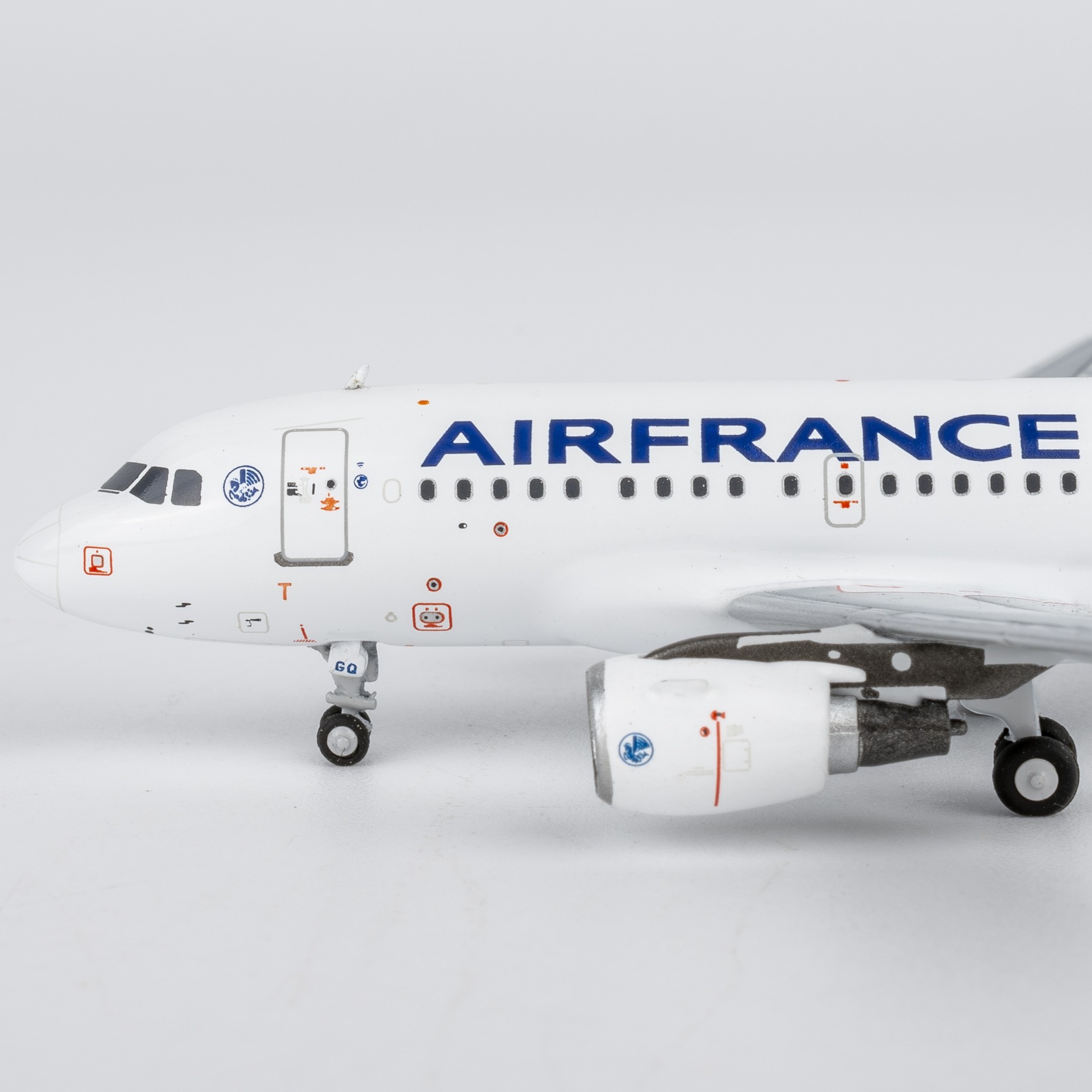 NG Models 1:400 Air France F-GUGQ Airbus A318-100 - Image 3
