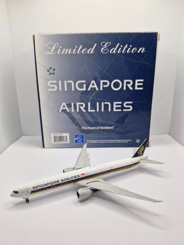 Phoenix 1:400 Singapore Airlines 9V-SWT Boeing 777-300 - Image 3
