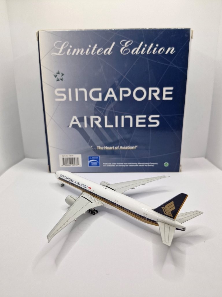 Phoenix 1:400 Singapore Airlines 9V-SWT Boeing 777-300 - Image 4