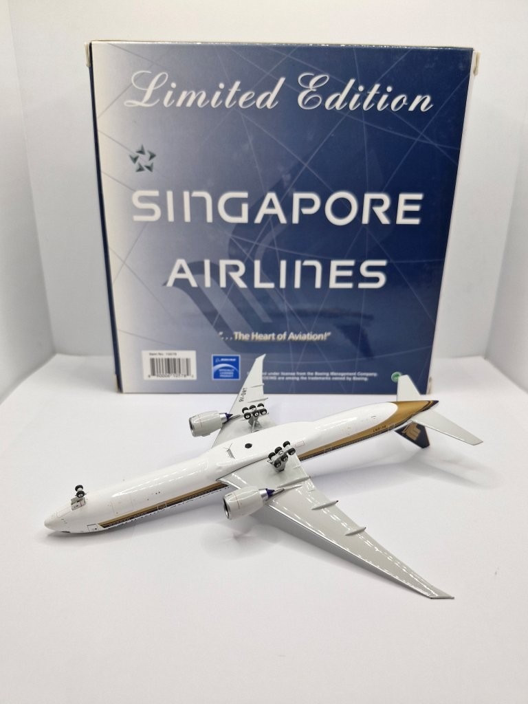 Phoenix 1:400 Singapore Airlines 9V-SWT Boeing 777-300 - Image 5