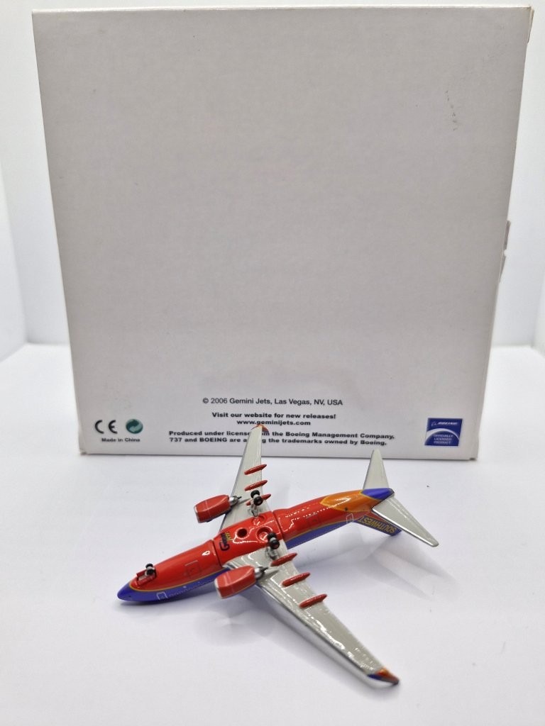 Gemini Jets 1:400 Southwest Airlines N477WN Boeing 737-700W - Image 5